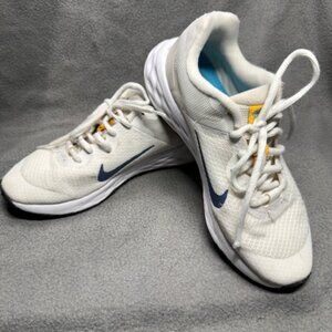 Girl/Boy Nike Youth Revolution 6-Size 4Y-Lightweight/Blue and White